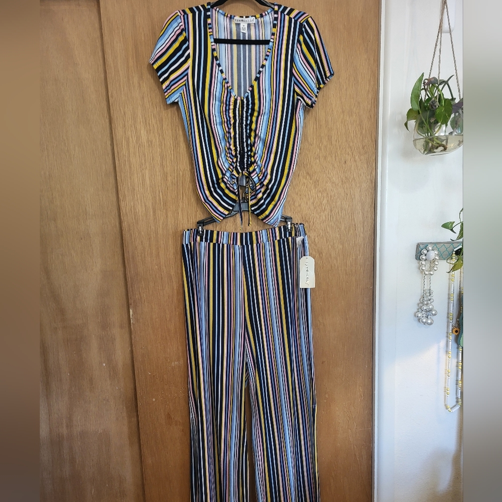 Eye Candy multi color striped ruched top and pants with large side slits. XL